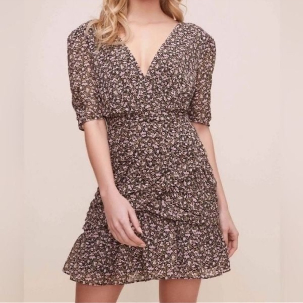 ASTR The Label By Anthro Shirred
Bottom Ruched Puff Sleeve Floral Mini
Dress M
